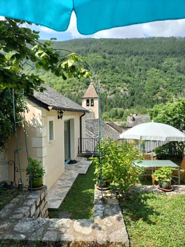 Quezac House | GITE La Méjeannelle