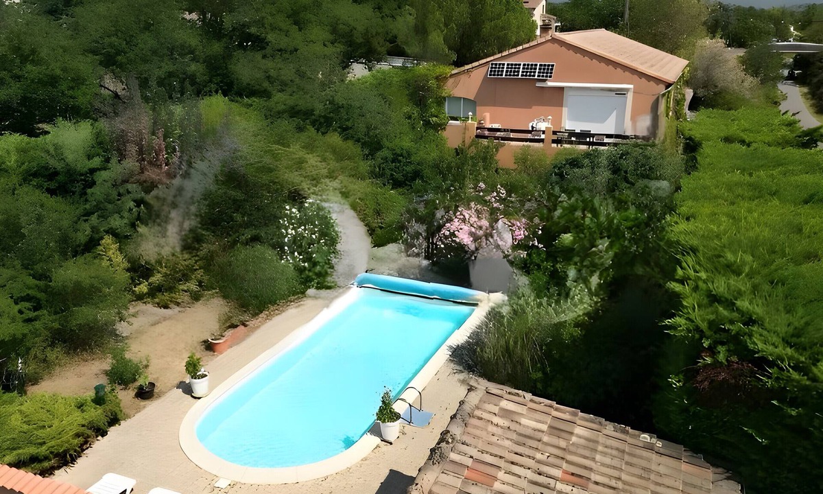 Ruoms House | Gite la Roseraie with Pool
