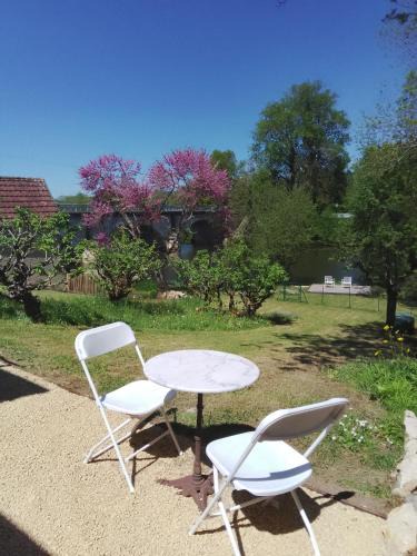 Belabre House | Gite Le Berry, Riverside property in Belabre