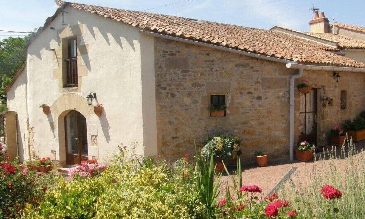 Doue-en-Anjou House | Gite le Chai sleeps 7