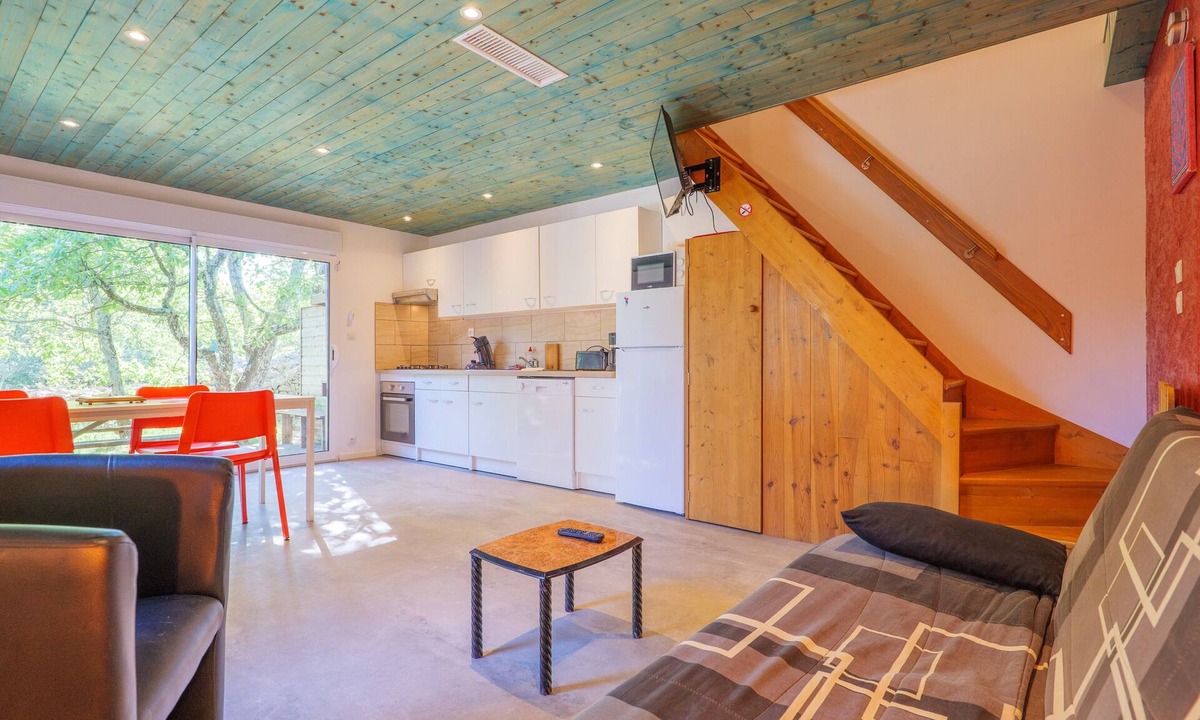Les Vans Cottage | Gîte Le Chêne with Mountain View, Wi-Fi, and Air Conditioning