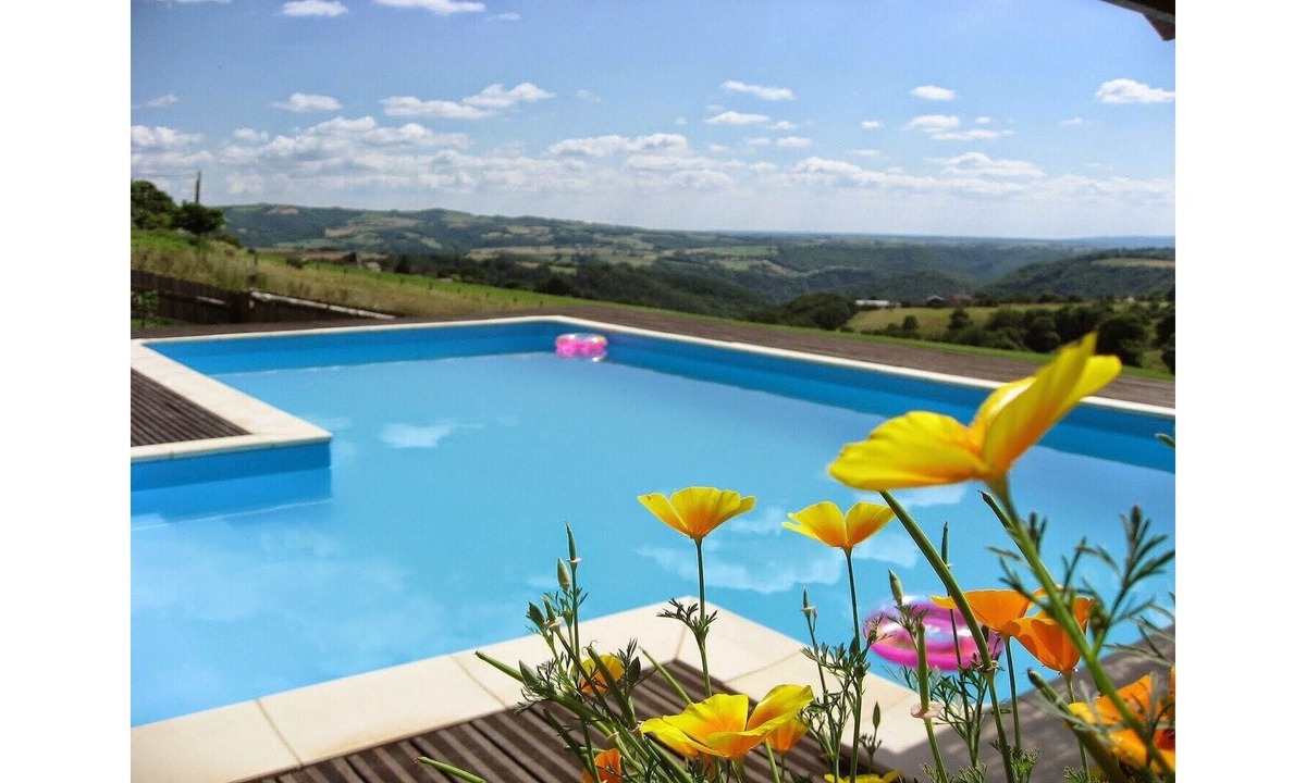 Saint-Andre-de-Najac House | Gite Le Combal, Impregnable View, Heated Pool.