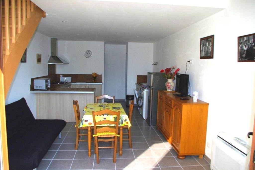 Saint-Saturnin-les-Avignon House | Gite le Mas de l'Amandier