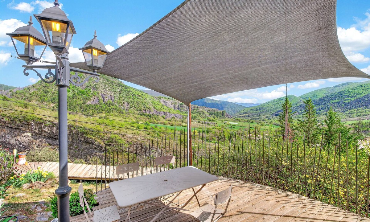 La Robine-sur-Galabre Cottage | Gîte “Le Galabre” with Mountain View, Wi-Fi, and Air Conditioning