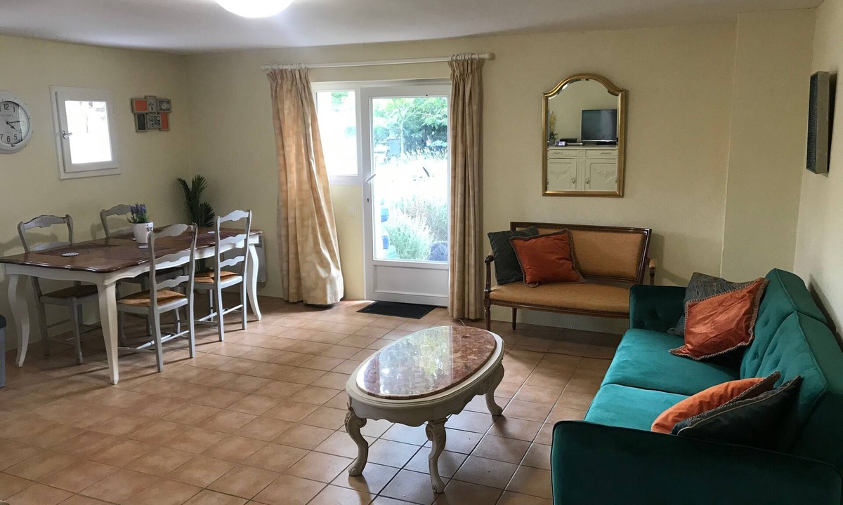 Le Ledat Apartment | Gite Le Lot with Shared Pool, Communal Terrace and Wi-Fi