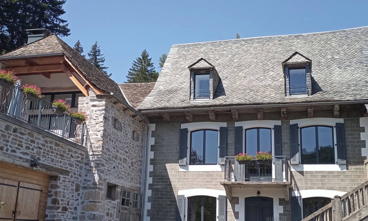 Saint-Chely-d'Aubrac House | Gite le Marquès in Aubrac with spa