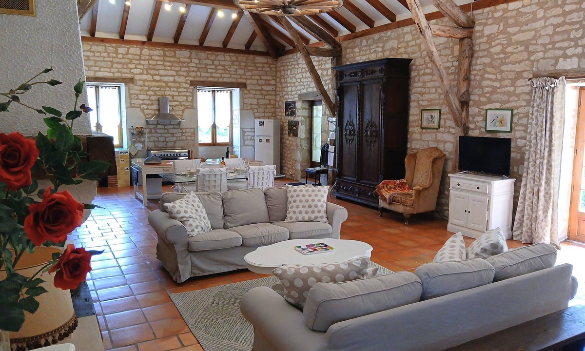 Cezac House | Gite Le Sabatou. Converted Barn, Private Pool, 15ha ASPAS Nature Park.