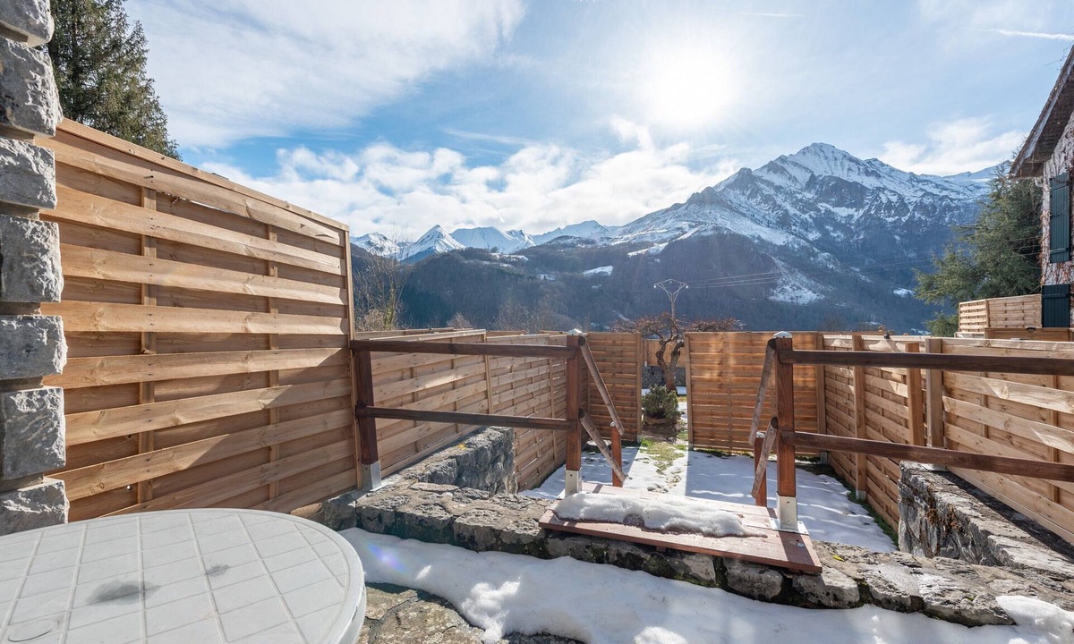 Arrens-Marsous Cottage | Gite le Suyen with Nordic Bath and Sauna – Panoramic View of the Pyrenees