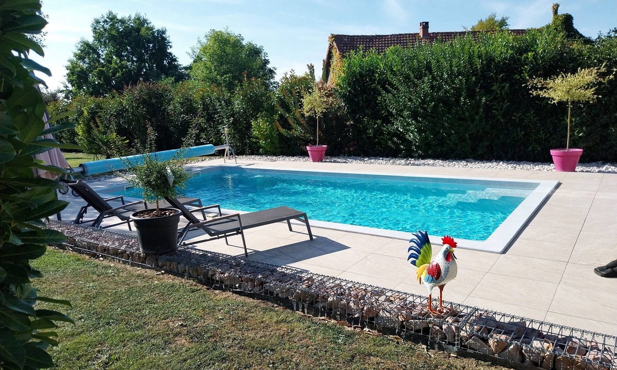 Echassieres House | Gite le Terminus, garden and pool view