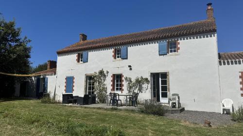 Saint-Julien-des-Landes House | Gite Les Fragonnettes