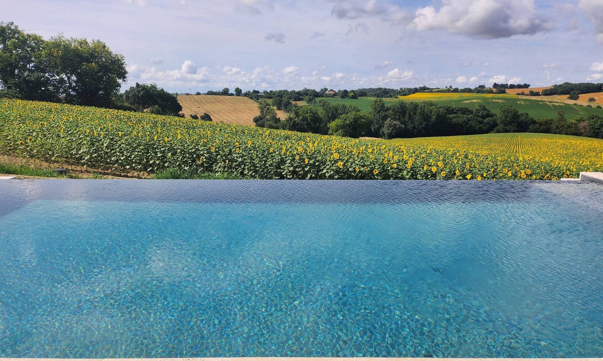 Maurens House | Gîte Les Hauts d’En Perrin with Heated Pool and Mountain View