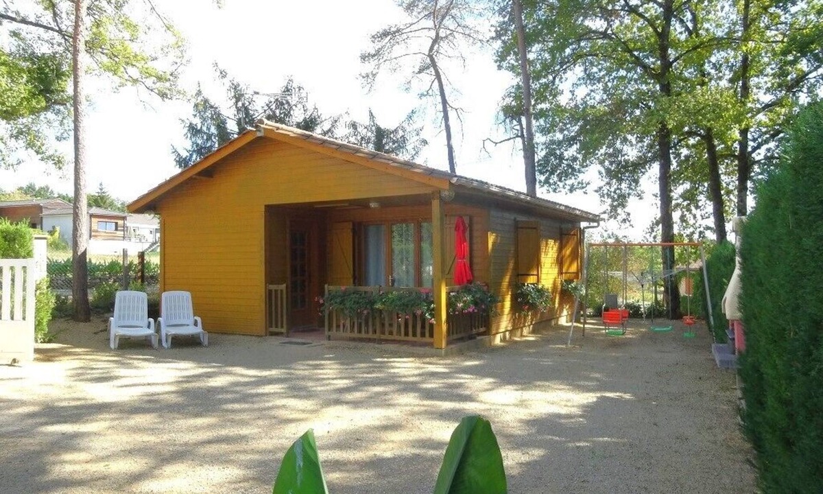 Auriac-du-Perigord Ski Chalet | Gite les Pins - lesgitesdeshautsdevialot.fr