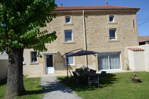 Montchenu House | Gite les pins