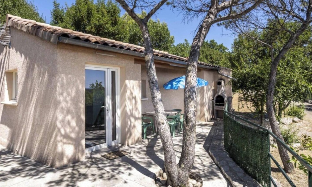 Joyeuse House | Gite Les Pins - Holiday Cottage in Village Setting
