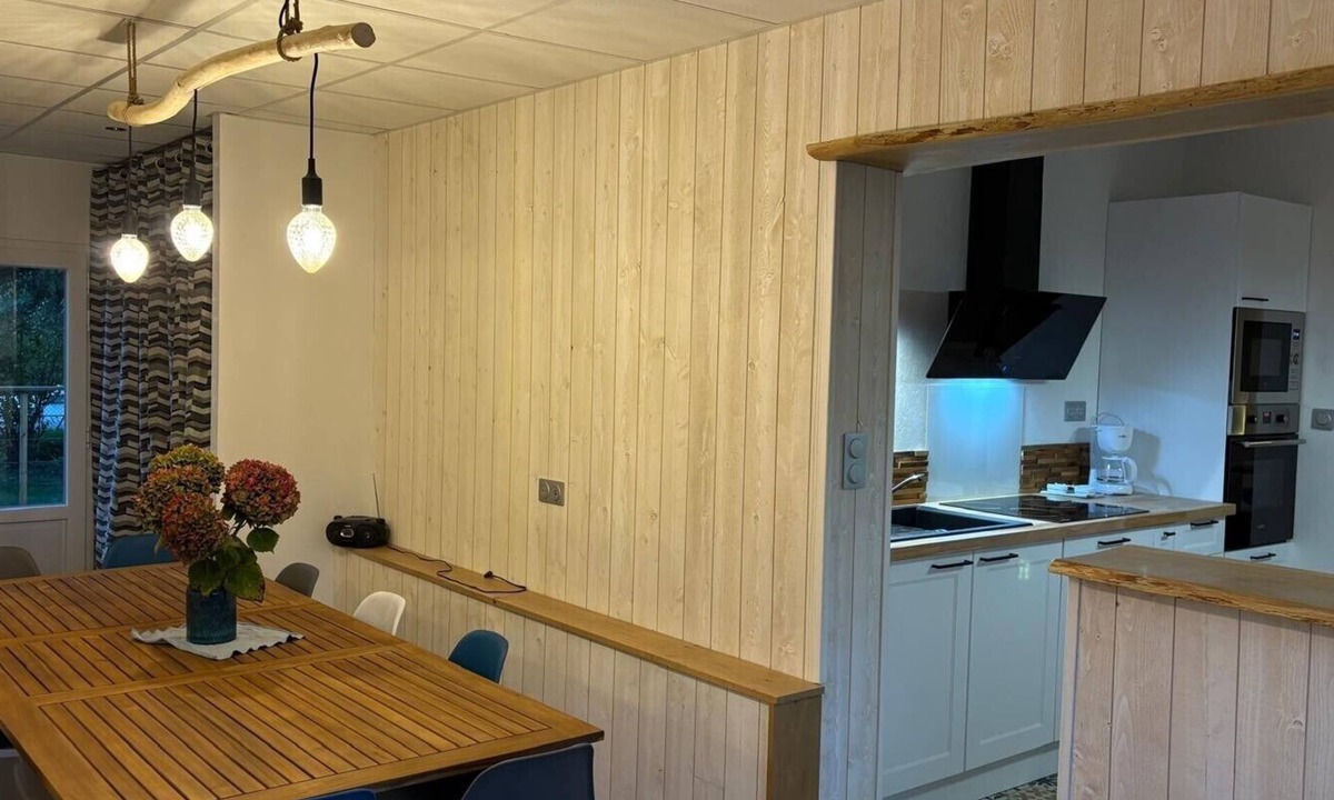 Saint-Robert House | Gîte Les Pivoines with Private Terrace, Wi-Fi, and Air Conditioning