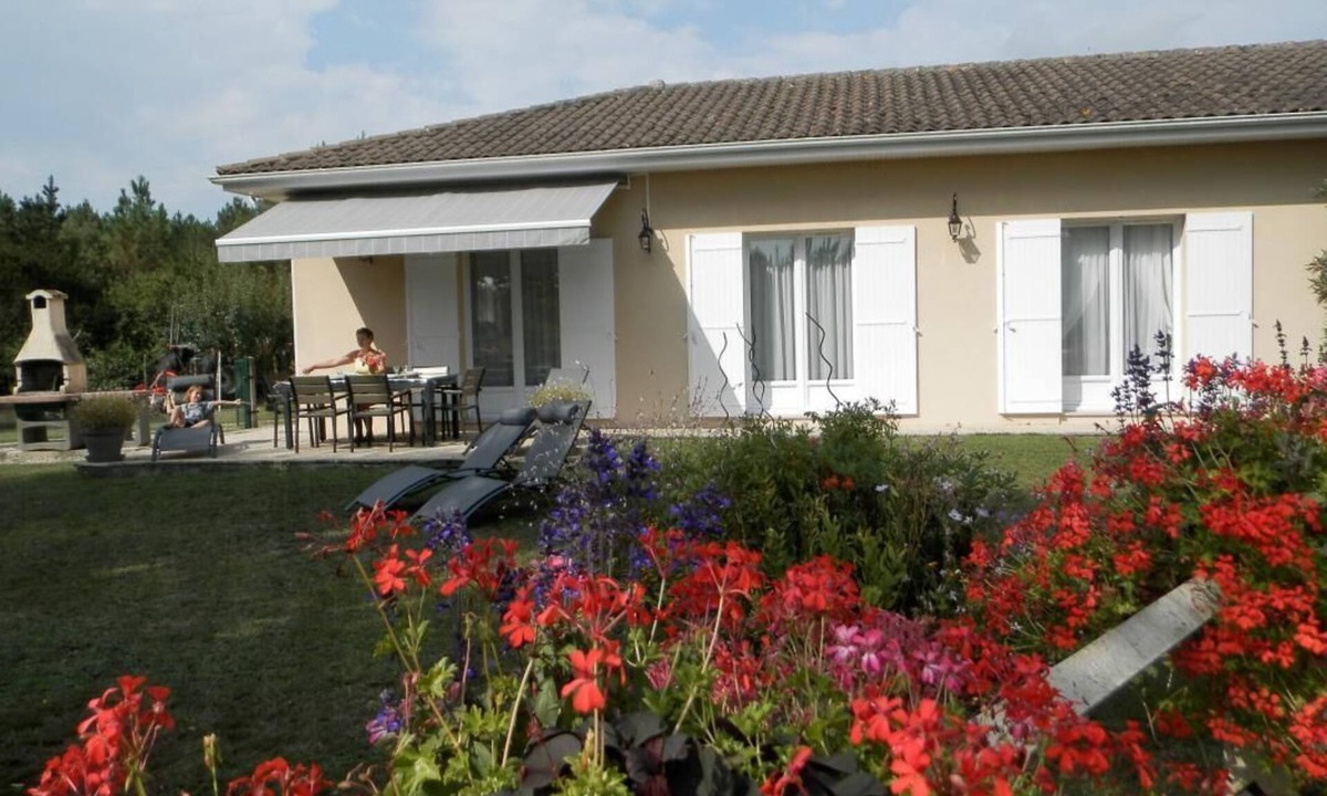 Gaillan-en-Medoc House | Gite LES Rhododendrons