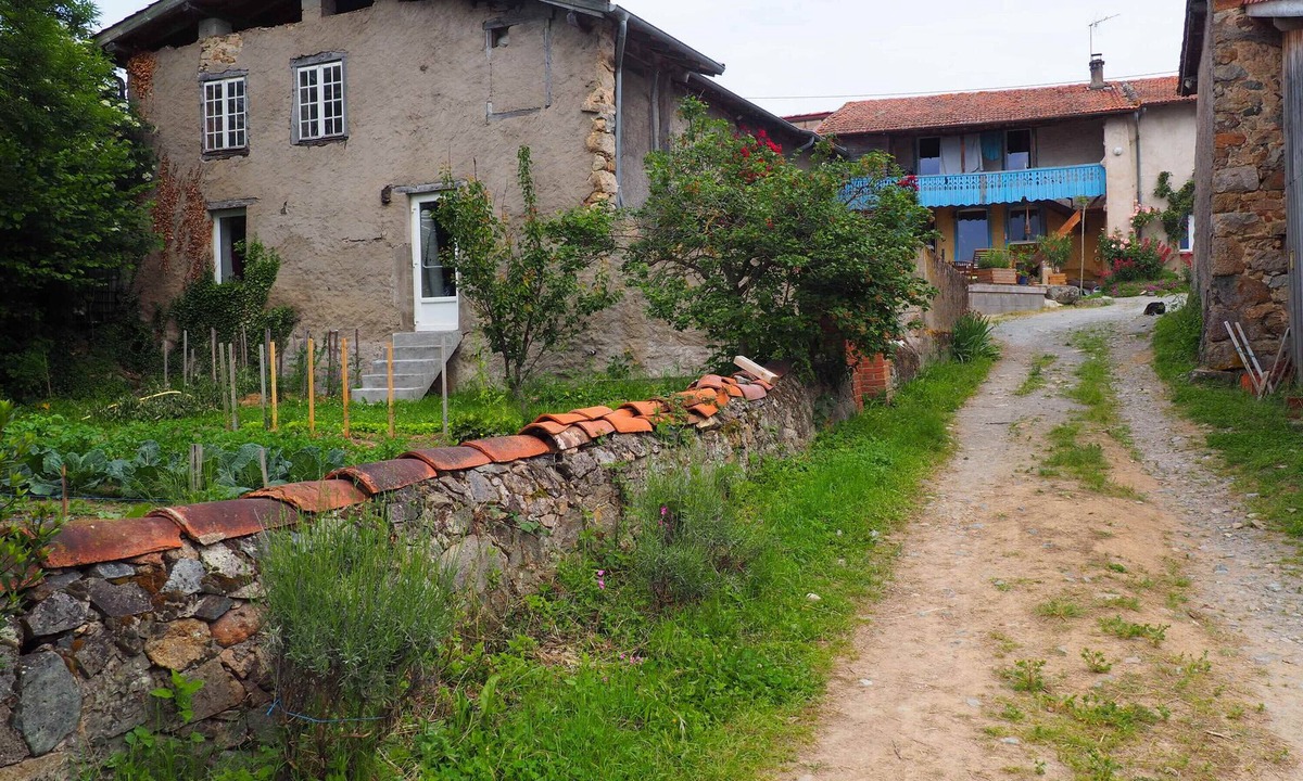 Souternon Cottage | Gîte 'Lieu De Stages' with Mountain View, Shared Terrace and Garden
