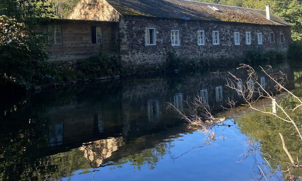 Aleu Cottage | Gite Loutre - charming riverside cottage, tranquil and dog-friendly