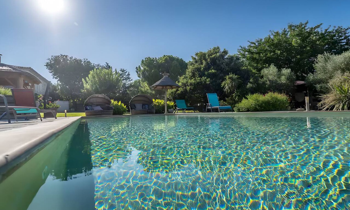 Codognan House | Gîte M with Shared Pools, Wi-Fi & Air Conditioning in Codognan