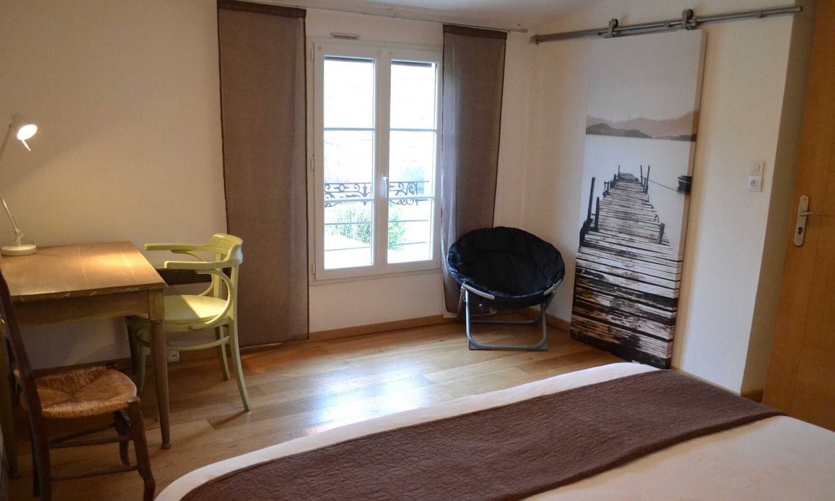 Echallat House | GITE MACARONS pool terrace