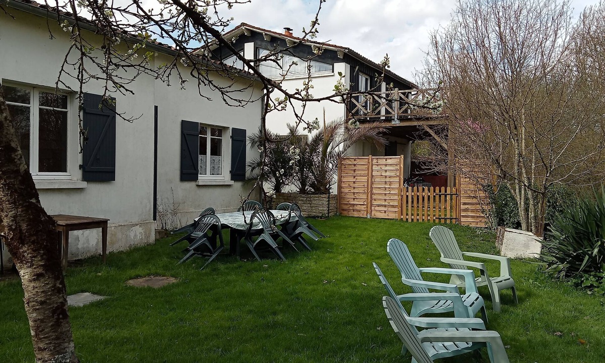 Saint-Hilaire-la-Palud House | Gite Marais between river and conche, boat, walk, and wifi!