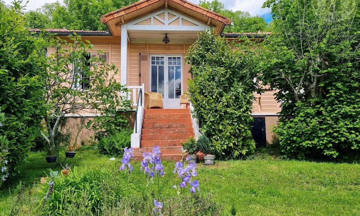 Montsoult Cottage | Gite Montsoult, 2 bedrooms, 4 persons