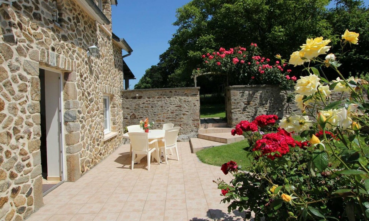 Montsurvent Cottage | Gite Montsurvent, 2 bedrooms, 4 persons