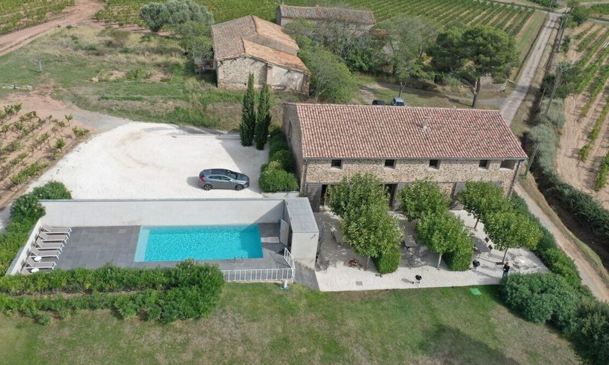 Saint-Frichoux Cottage | Gite Muscat, communal heatable and fenced pool, surrounded by vineyards