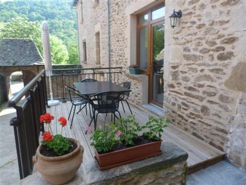Belcastel Apartment | gite Oustal
