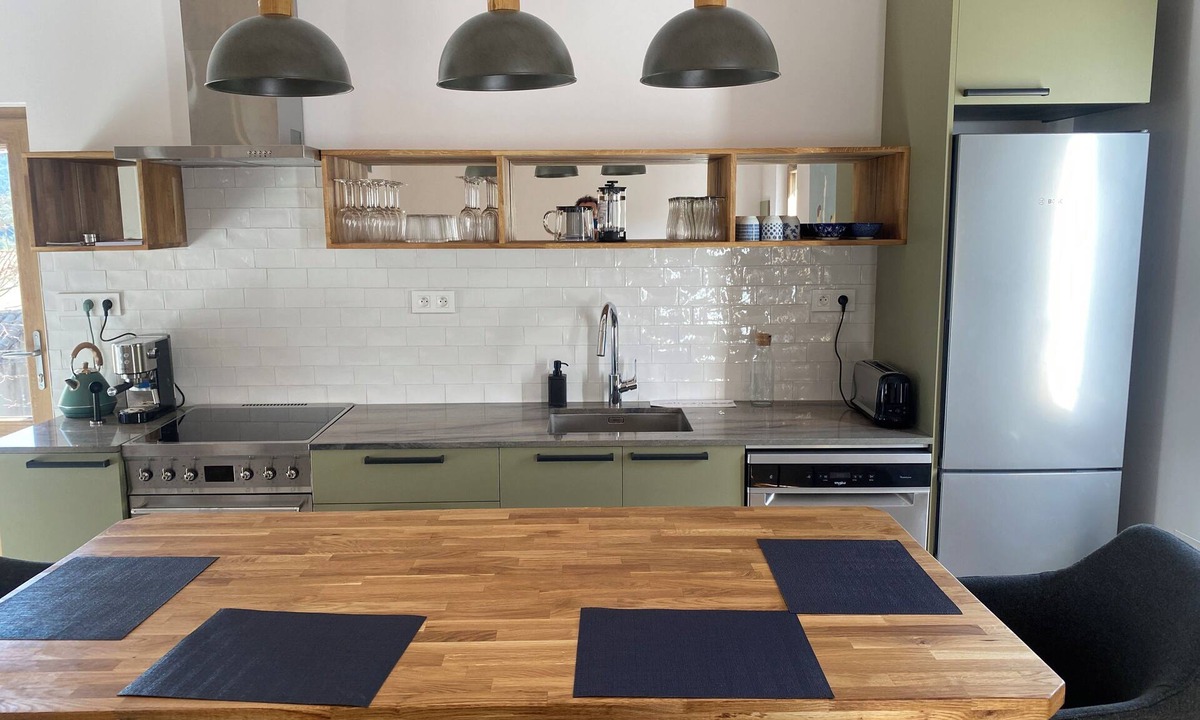 Rouffiac-des-Corbieres House | Gîte overlooking Peyrepertuse with garden