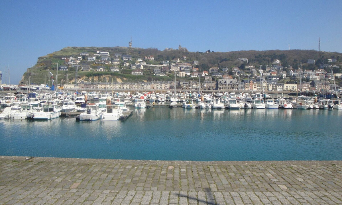 Fecamp Apartment | Gîte overlooking the port and cliffs, 100m from the sea