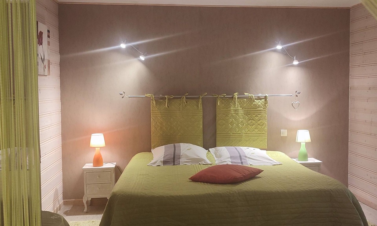 Gemozac Apartment | GITE, parking, terrace, garden. Possible breakfast and dinner platters