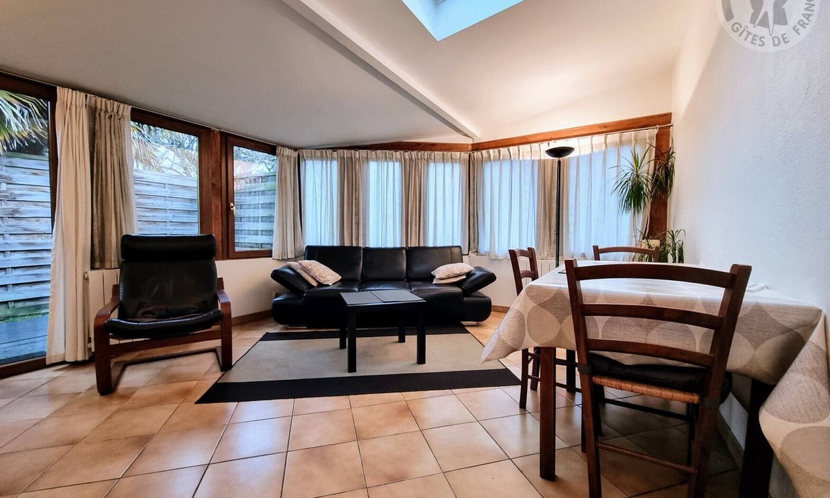 Saint-Brice-sous-Foret Cottage | Gite Piscop, 1 bedroom, 2 persons