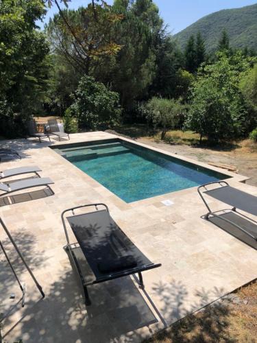 Saint-Florent-sur-Auzonnet Apartment | Gite pour 2 personnes dans agréable maison d'hôtes