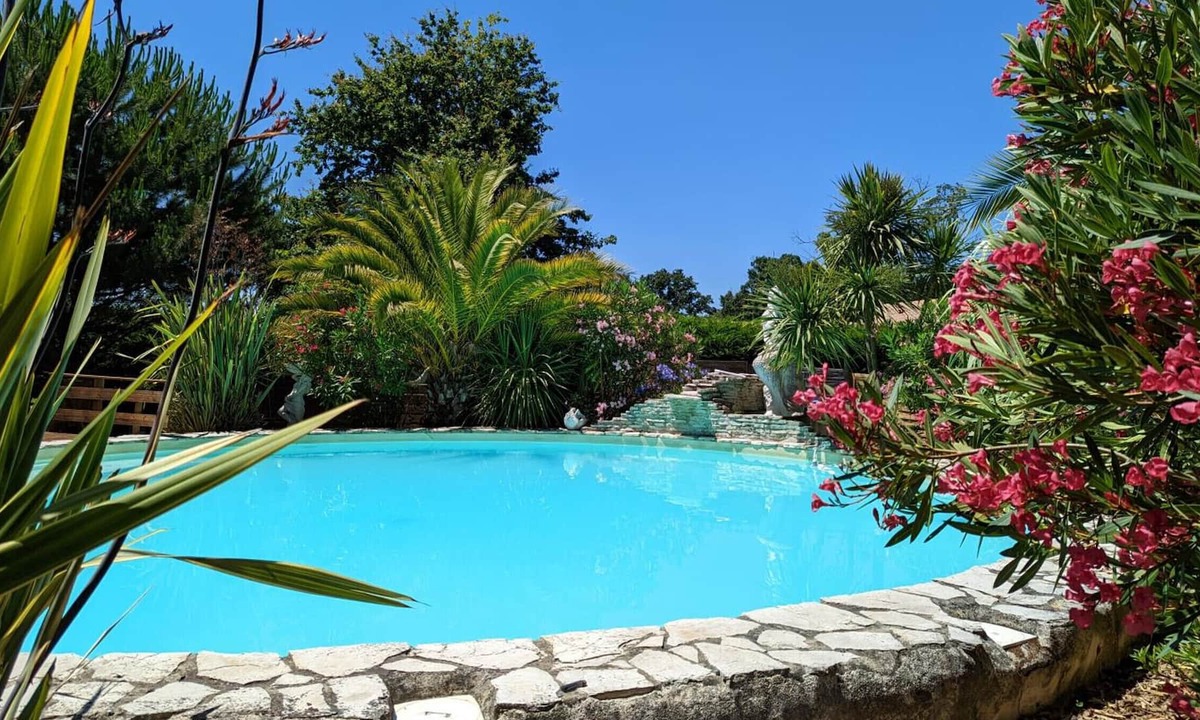 Sud Charente Cottage | Gite Reignac, 5 bedrooms, 12 persons