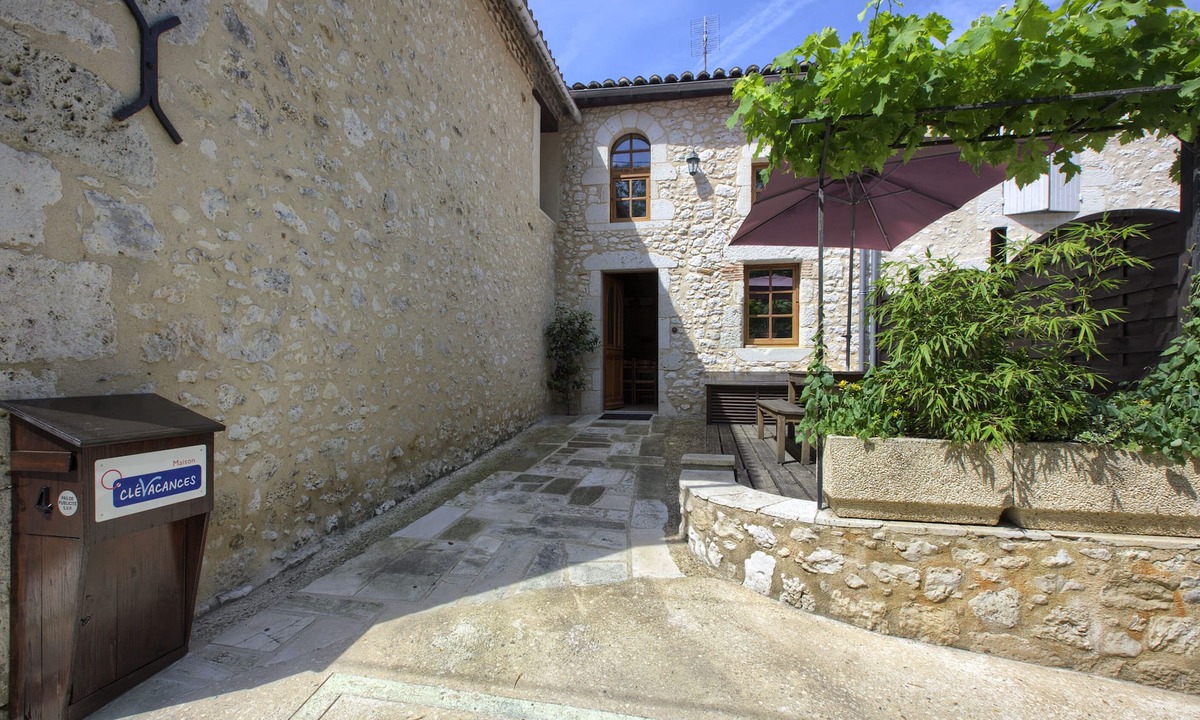 Pessac-sur-Dordogne House | Gite rural de Guillemat. In the heart of the Bordeaux vineyards and on the banks of the Dordogne river