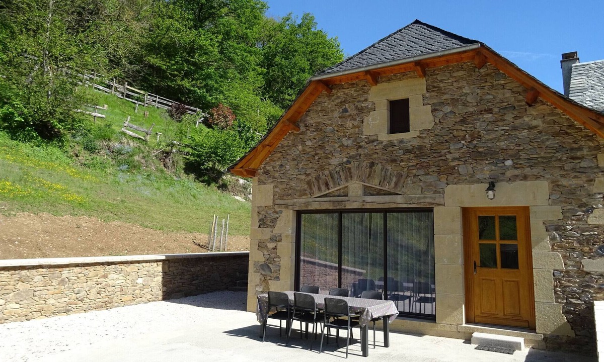Sainte-Eulalie-d'Olt Cottage | Gite Sainte-Eulalie-d'Olt, 3 bedrooms, 8 persons
