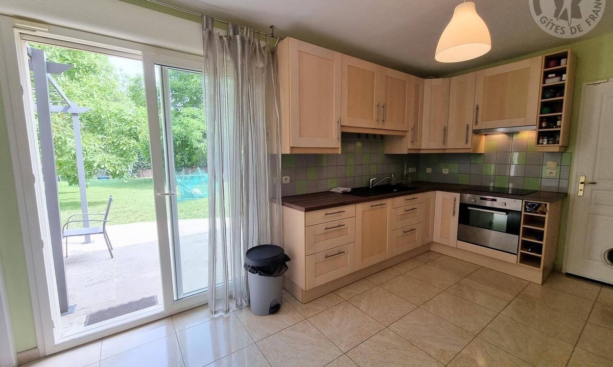 Saulx-Marchais Cottage | Gite Saulx-Marchais, 5 bedrooms, 10 persons
