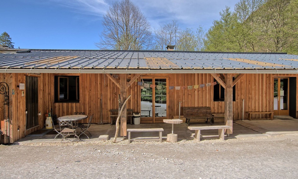 Bagneres-de-Luchon House | Gite skioura, Gite de groupe