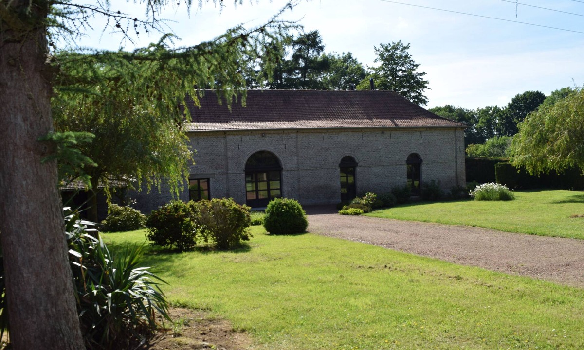 Neuville-au-Bois House | Gite sleeps 14 * somme tourisme et clévacances * in quiet country setting