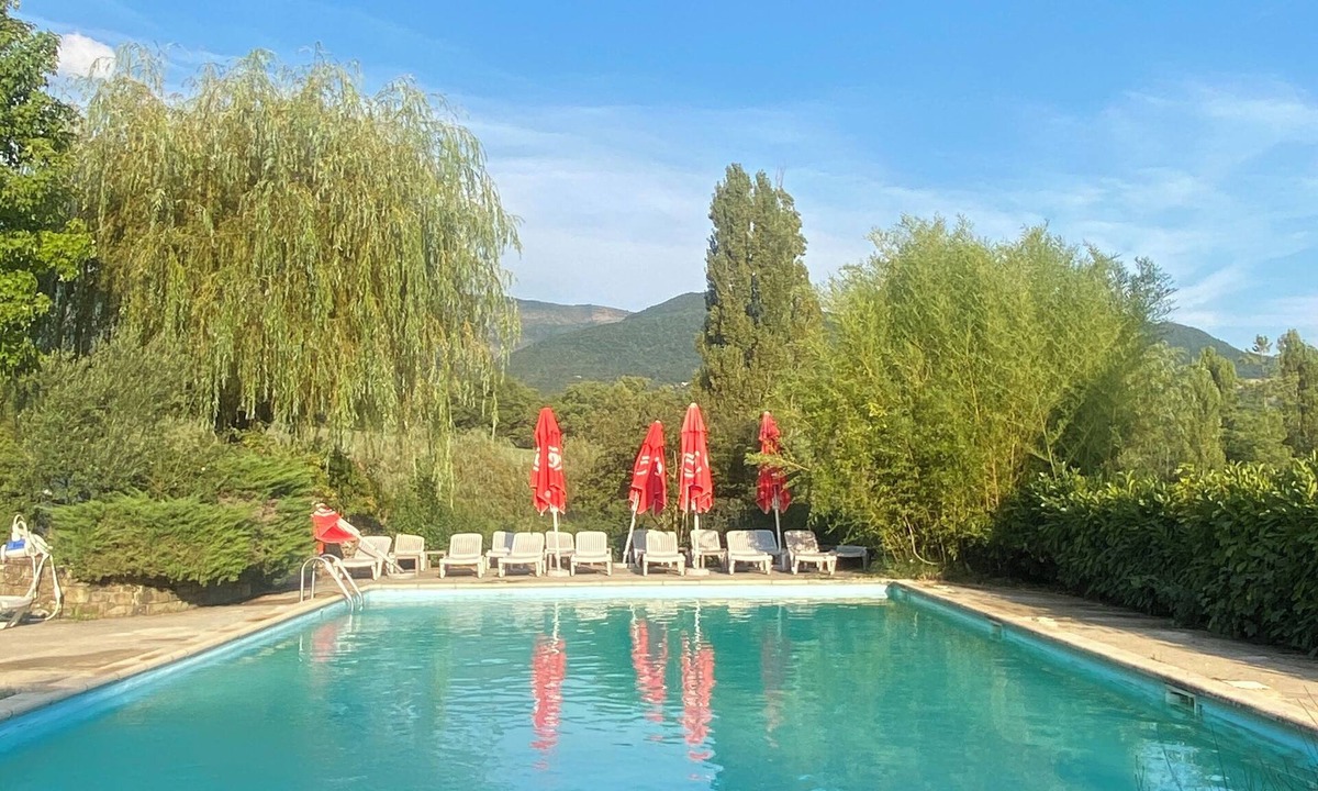 Bourdeaux House | Gite sleeps 20 with a 16-seater Jacuzzi