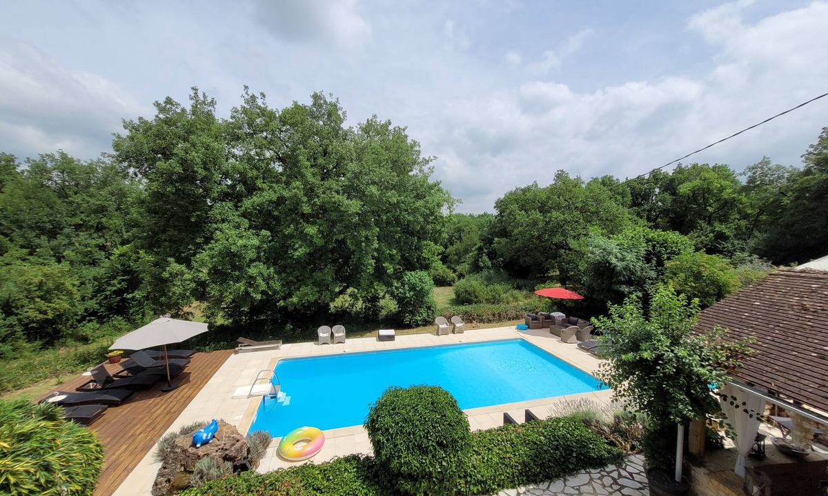 Saint-Projet House | Gite sleeps 4/5 with uninterrupted view of the pool