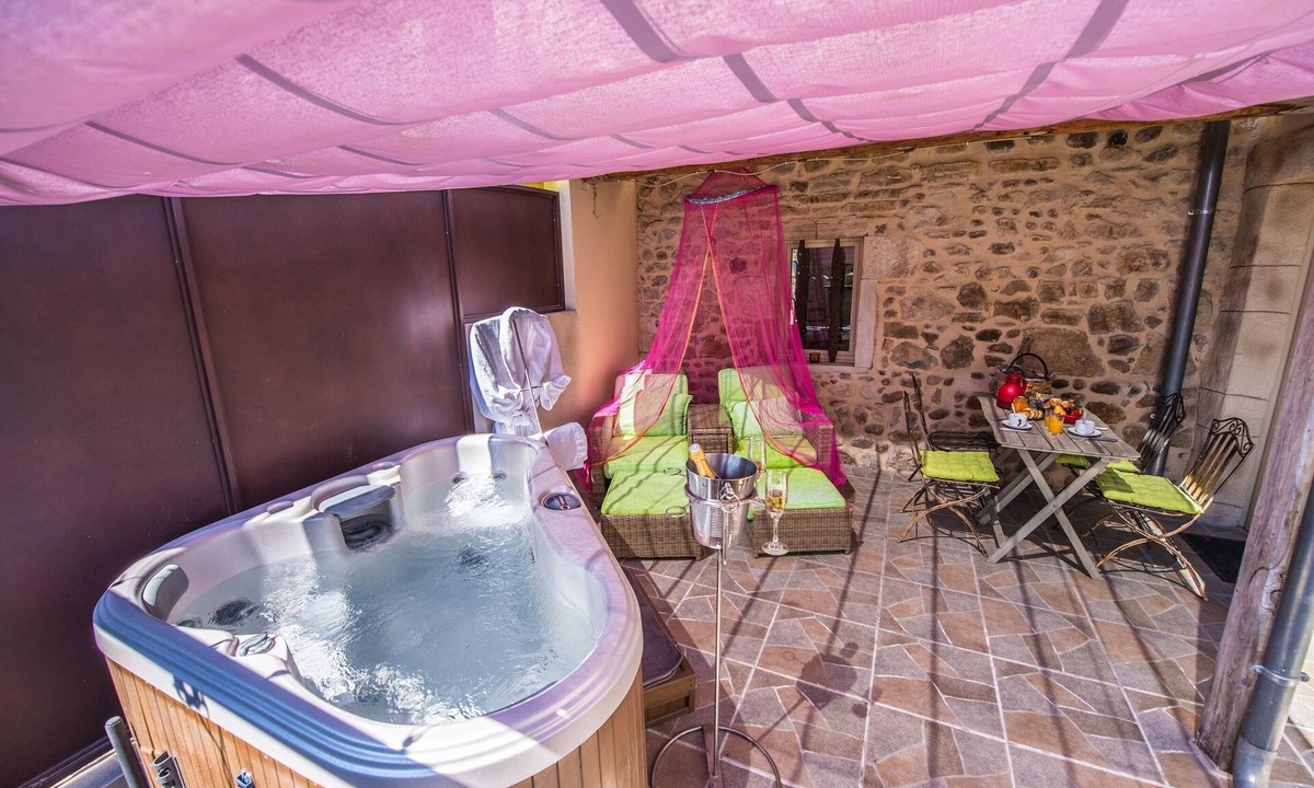 Allegre Les Fumades House | Gite Standing Avec Jacuzzi Privatif