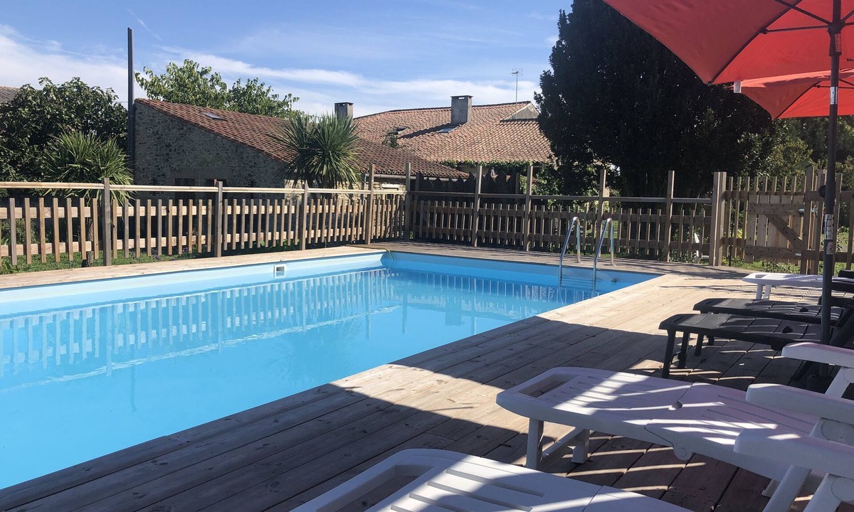 Cezais Apartment | Gite/studio, swimming pool, 2 pers. - Puy du Fou/Marais poitevin/Mervent/Vouvant