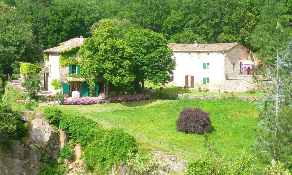 Vabres House | Gite surrounded by waterfalls and springs
