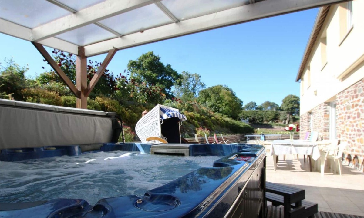 Ver Cottage | Gite Ver, 5 bedrooms, 10 persons