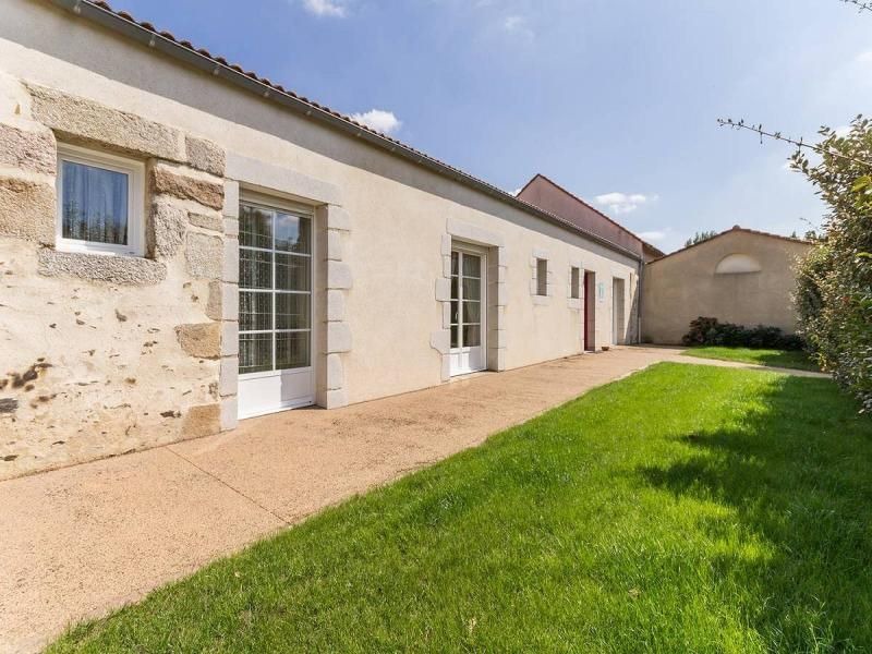 Vieillevigne House | Gite Vieillevigne, 3 bedrooms, 9 persons