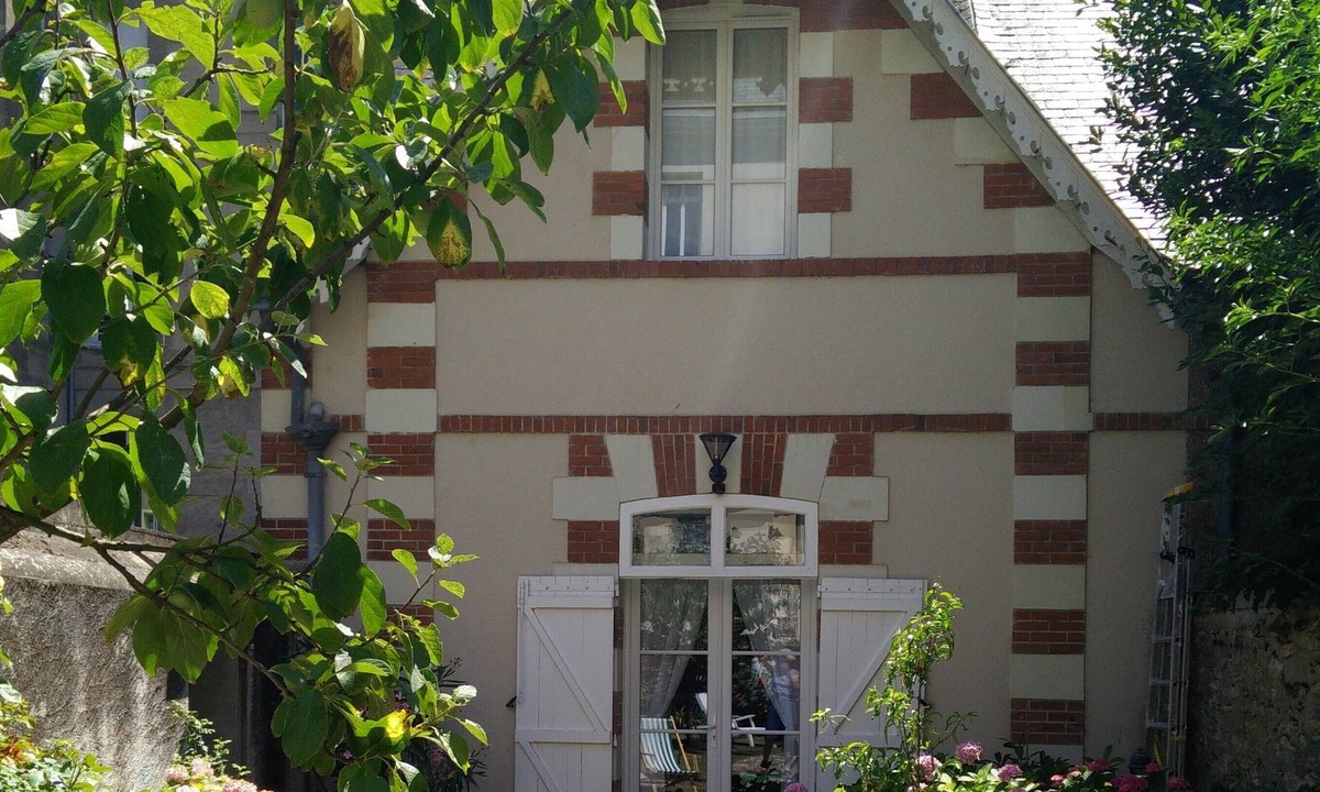 La Fuye-Velpeau Cottage | Gîte Vinci Gite hypercentre with private garage and garden