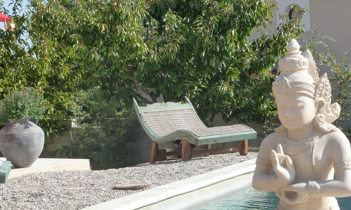 Saint-Julien-de-Peyrolas House | Gite with private courtyard not overlooked