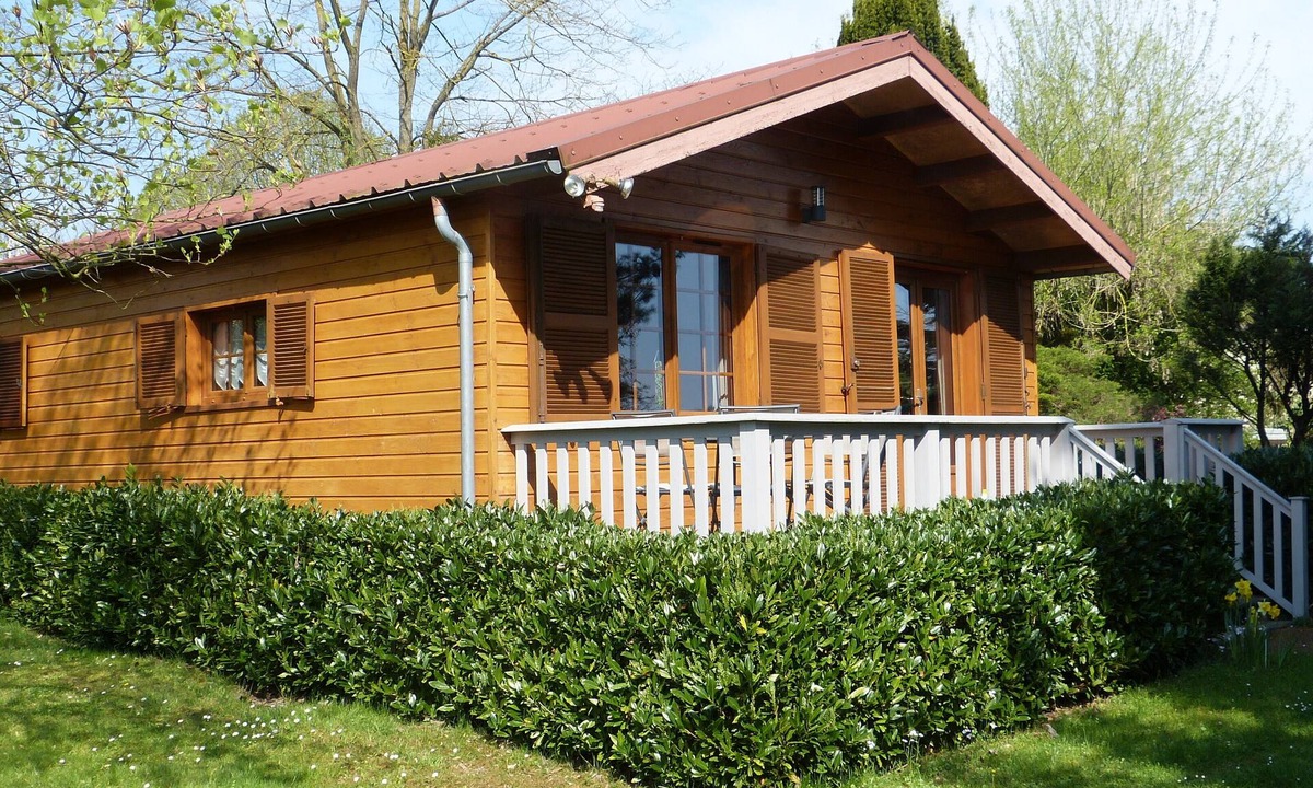 Dicy House | Gite with Jacuzzi and indoor pool, in quiet hamlet.